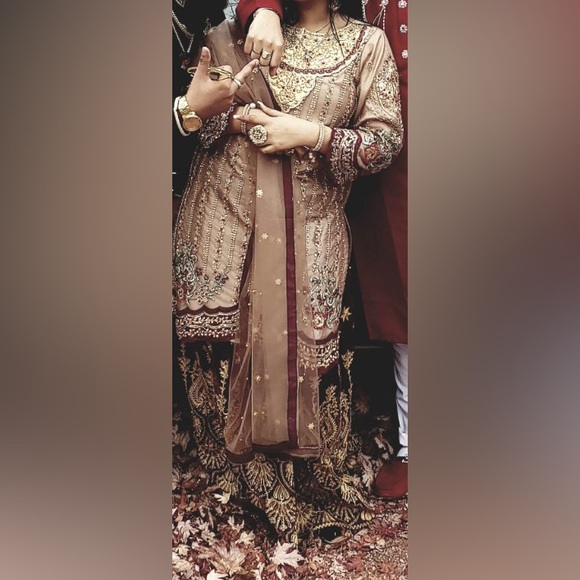 Indian Lehenga Purple with gold with beautiful full decor top. Wedding suit - Picture 6 of 6